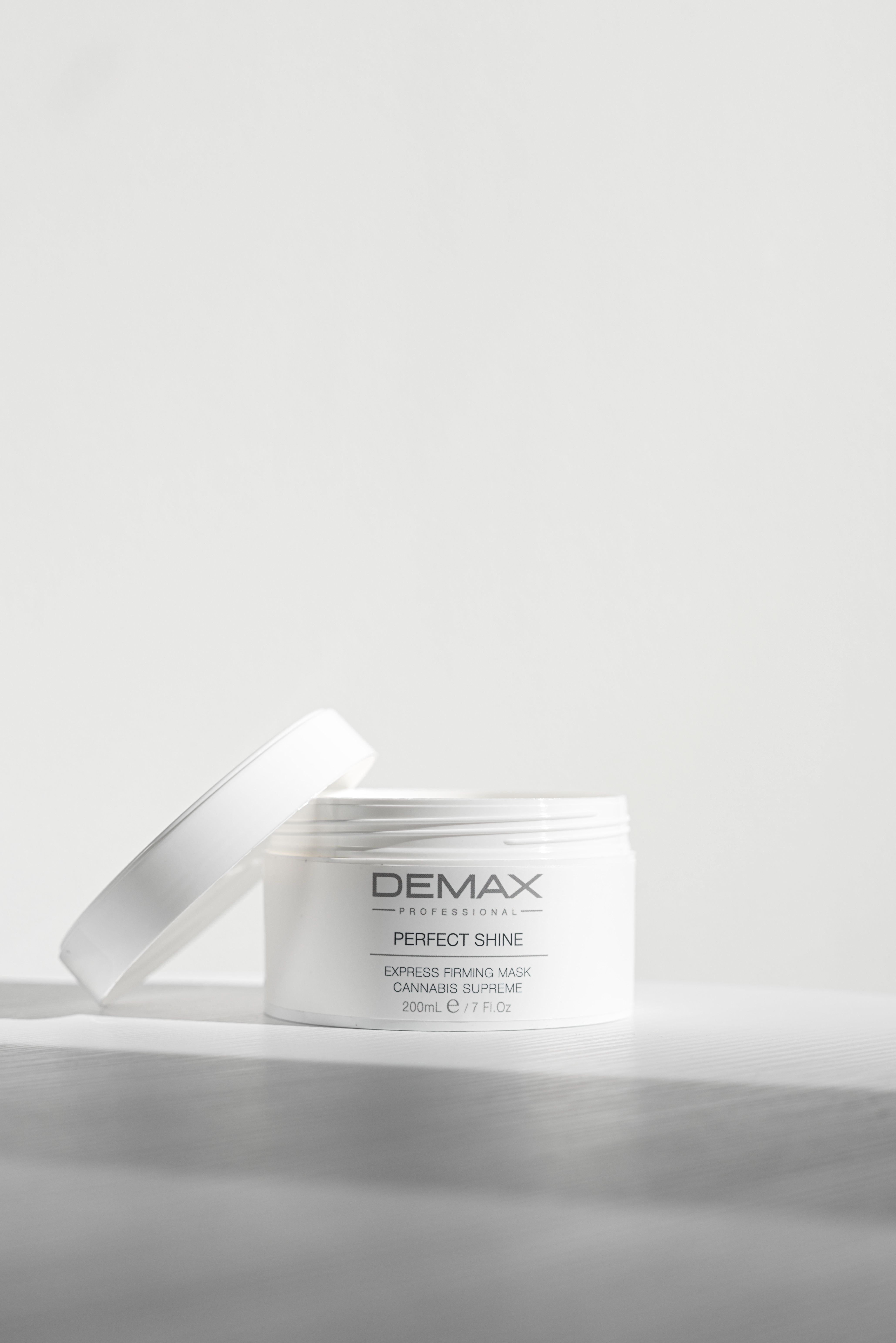 Express mask perfect sine - Експрес-маска з олією канабісу «ідеальне сяйво», 200 мл,  Demax