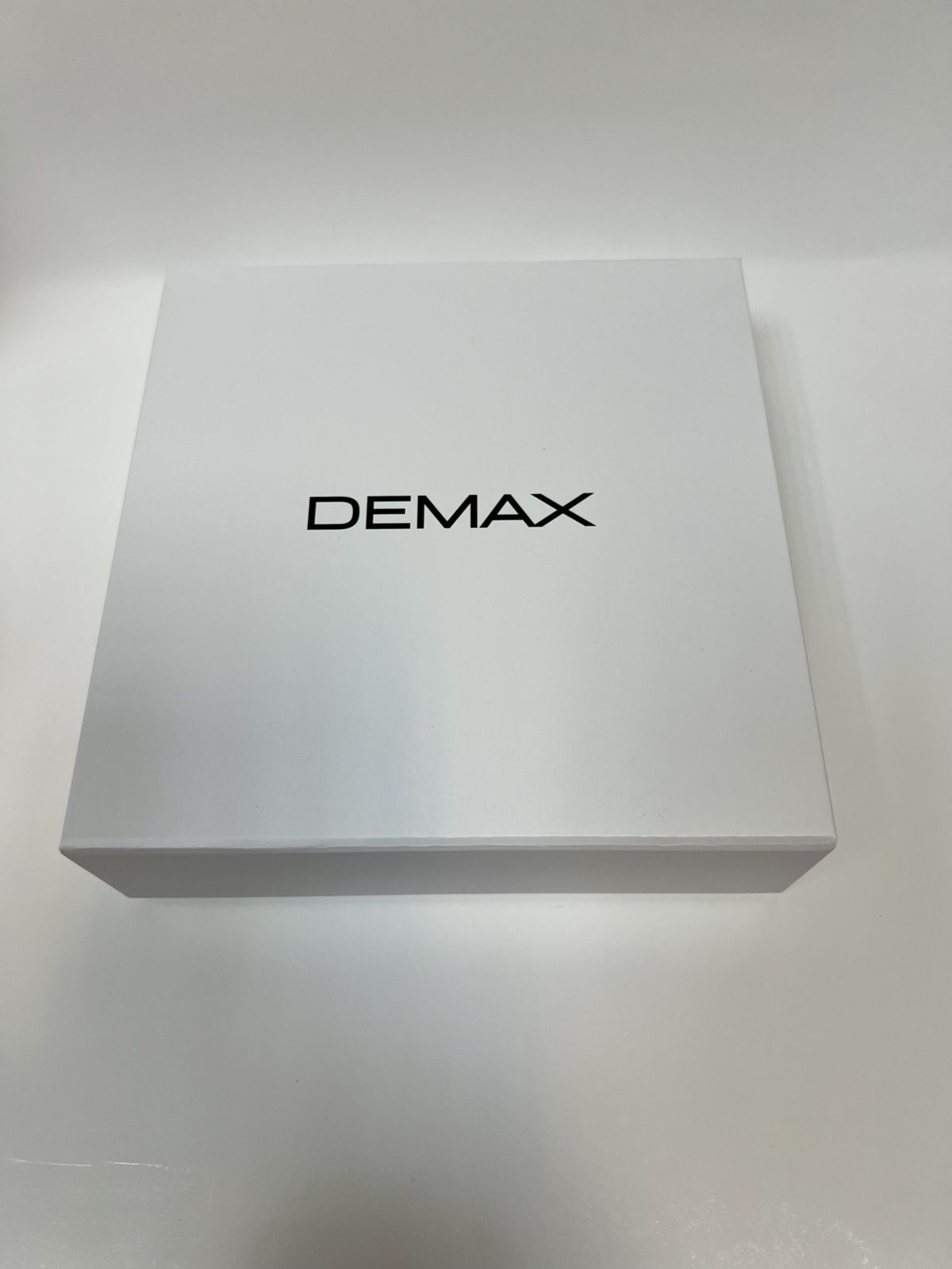 КОРОБКА DEMAX ПОДАРУНКОВА  на магнітах 17 *16* 4,5 см