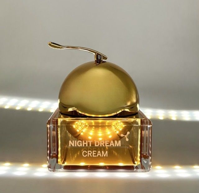 Hikari night dream cream, Крем нічна мрія Коригуючий та відновлюючий нічний крем, що містить молекулу NR, 50 ml